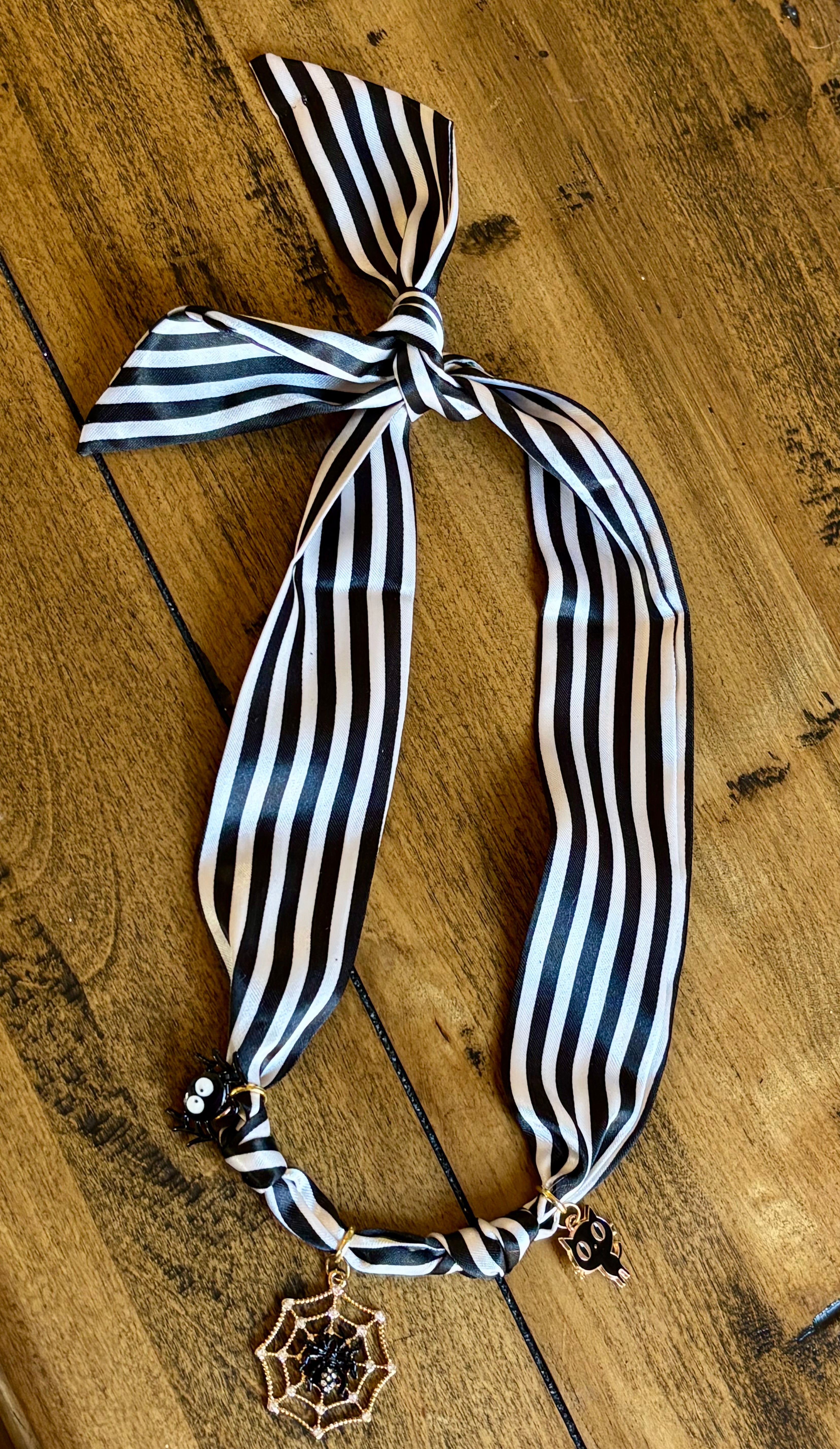 Not So Spooky Spider Scarf Necklace